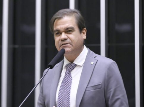 “nao-irei-a-israel”,-diz-deputado-que-viajou-para-resgatar-o-pai