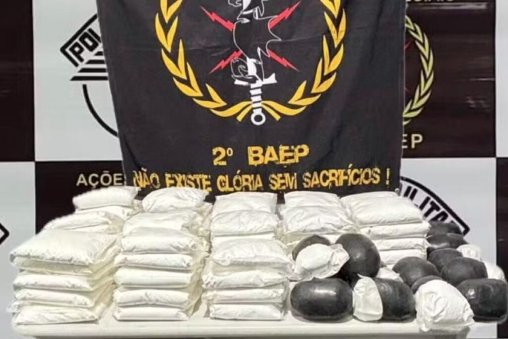 pm-encontra-77-kg-de-pasta-base-de-cocaina-dentro-de-gruta-no-litoral