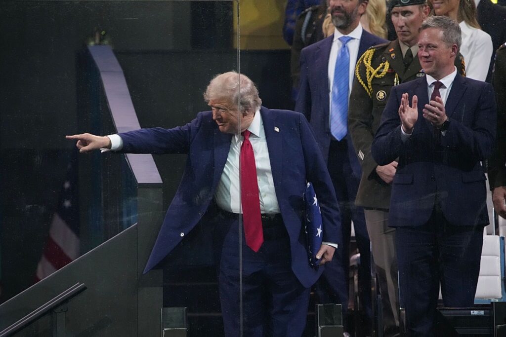 trump-manda-recado-para-“inimigos”-dos-eua-durante-parada-militar