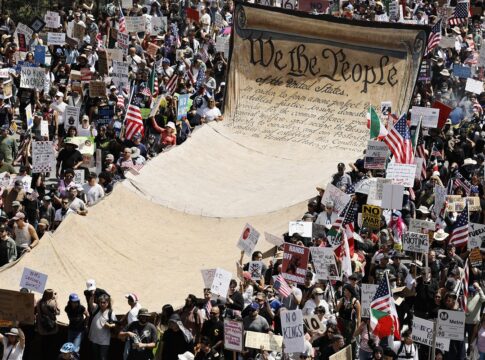 eua-tem-cerca-de-2-mil-protestos-em-todos-o-pais-contra-trump