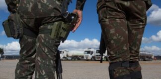 “dormiu-com-minha-mulher?”:-militar-agride-colega-ao-acusa-lo-de-importunacao