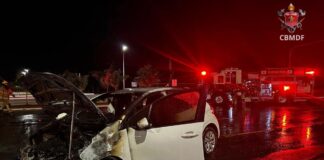 carro-pega-fogo-ao-lado-do-palacio-do-planalto-e-mobiliza-bombeiros