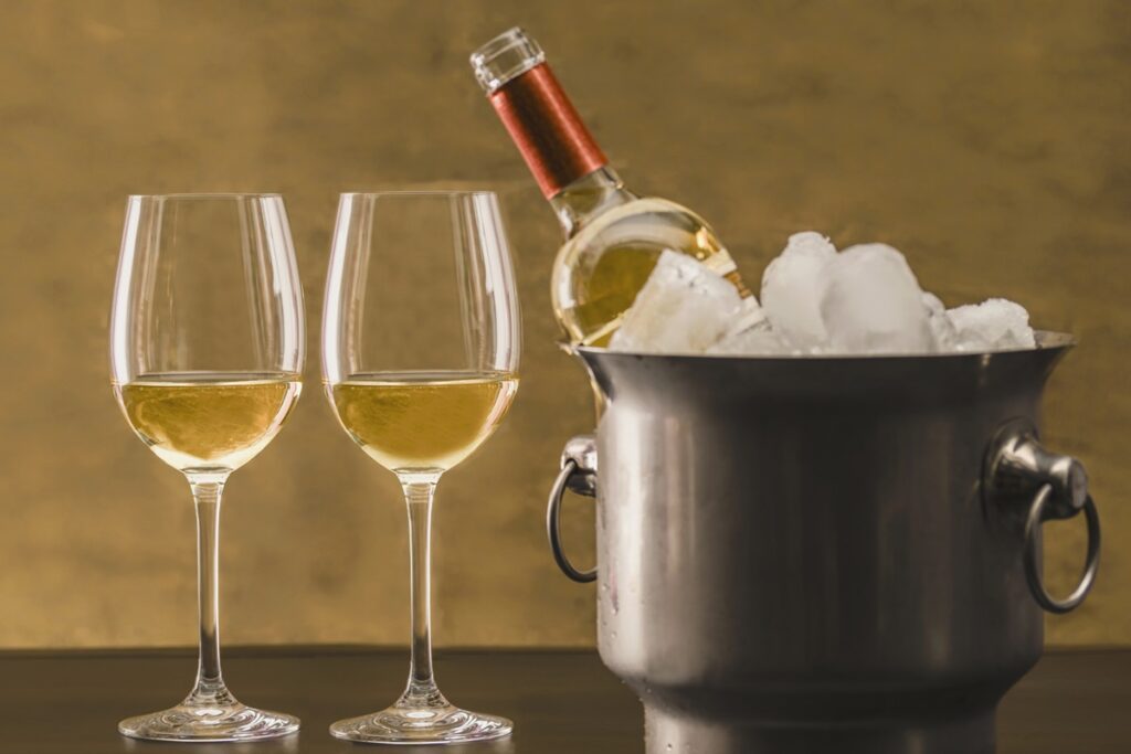 chef-ensina-tecnica-facil-para-deixar-o-vinho-gelado-por-mais-tempo