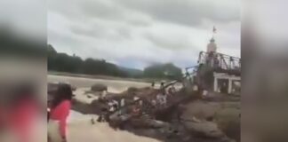 video:-ponte-desaba-na-india-e-pessoas-sao-arrastadas-pela-agua