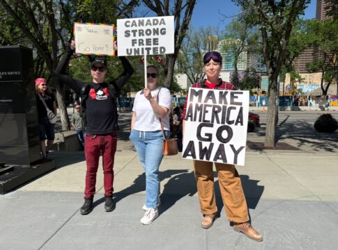 video:-canadenses-aproveitam-g7-para-protestar-contra-trump