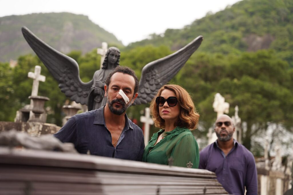 os-enforcados-traz-leandra-leal-e-irandhir-santos-como-casal-macbeth