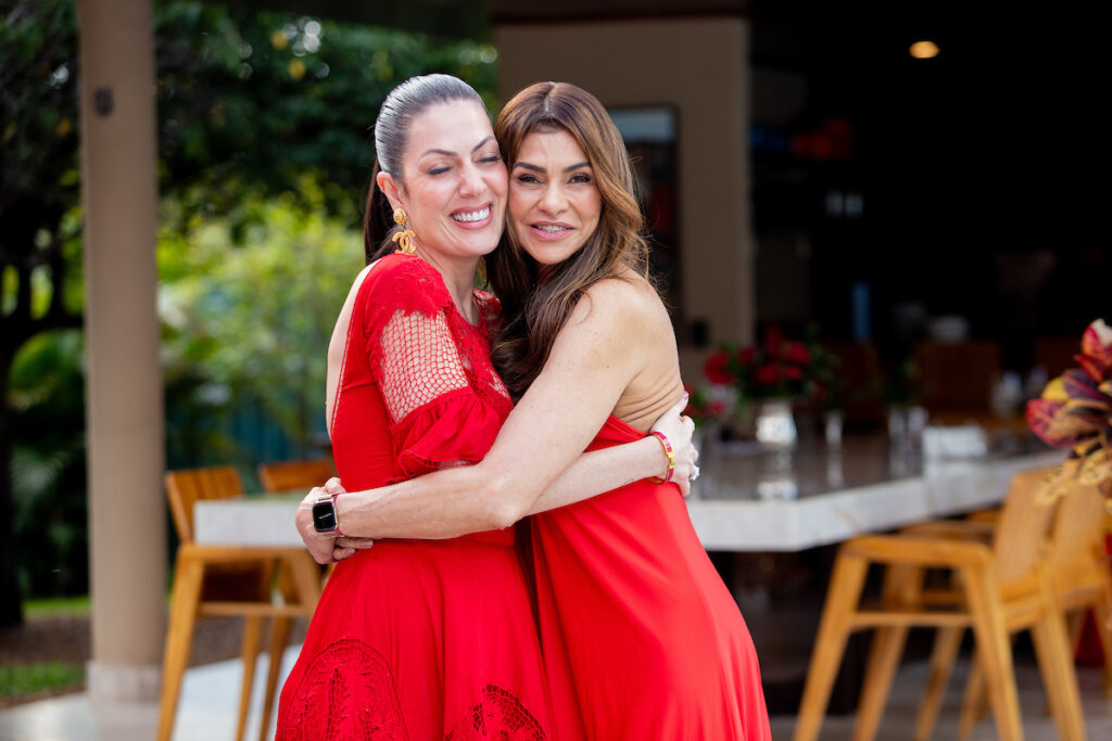 junia-souto-e-homenageada-em-almoco-oferecido-por-lara-torres