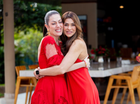 junia-souto-e-homenageada-em-almoco-oferecido-por-lara-torres