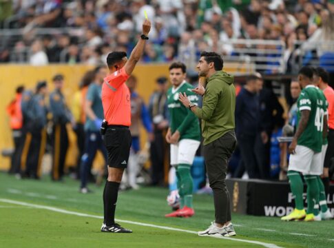 abel-lamenta-empate-do-palmeiras-com-porto:-“fomos-bem-superiores”