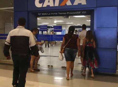 caixa-libera-abono-salarial-para-nascidos-em-julho-e-agosto