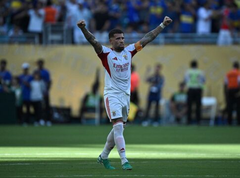 mundial:-em-jogo-de-tres-expulsoes,-benfica-empata-com-boca-juniors
