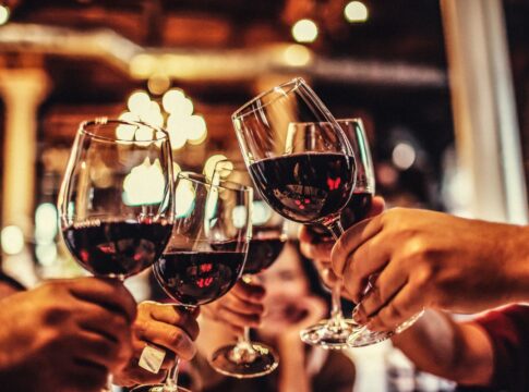 vinho-nada-obvio:-7-uvas-“desconhecidas”-que-vale-a-pena-experimentar