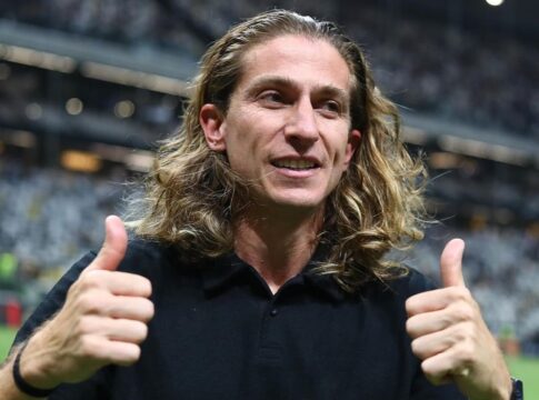 jornal-espanhol-se-derrete-por-filipe-luis-antes-de-estreia-no-mundial