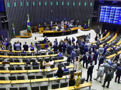 mais-de-60%-dos-votos-pela-urgencia-da-derrubada-do-iof-vieram-da-base