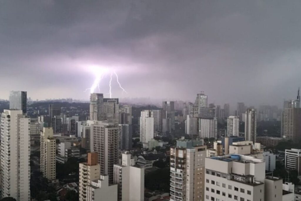 tempestades-e-chuvas-intensas-marcam-o-clima-nesta-3a;-confira