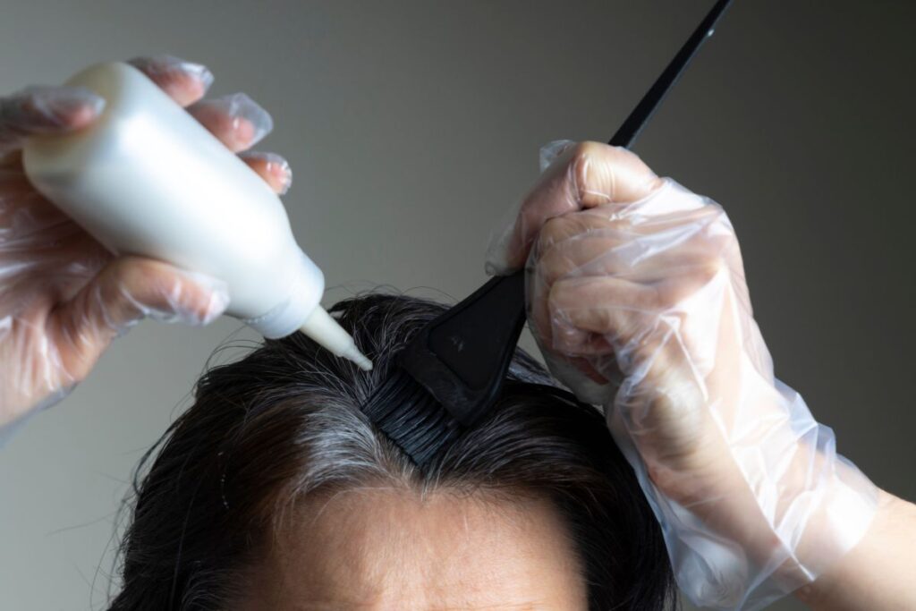 faca-em-casa-tinta-natural-que-cobre-fios-brancos-sem-agredir-o-cabelo