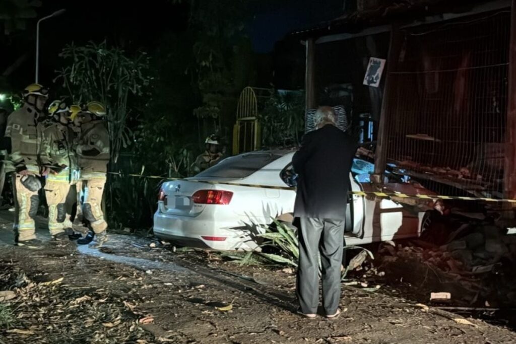 motorista-fica-ferido-apos-bater-carro-contra-muro-na-asa-sul