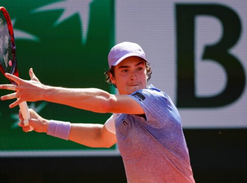 joao-fonseca-perde-para-cobolli-na-estreia-do-atp-500-de-halle