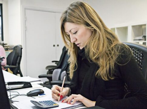 trabalha-sentado?-saiba-de-quanto-em-quanto-tempo-voce-deve-levantar