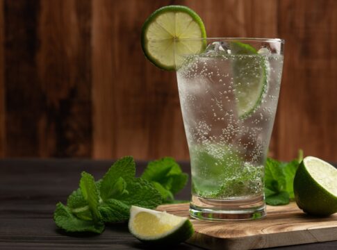 o-que-acontece-com-seu-corpo-se-voce-so-beber-agua-com-gas-todo-dia