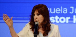 cristina-kirchner-inicia-prisao-domiciliar-com-tornozeleira-eletronica