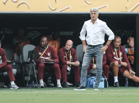 “nao-estou-surpreso”,-avalia-renato-gaucho-apos-boa-estreia-no-mundial