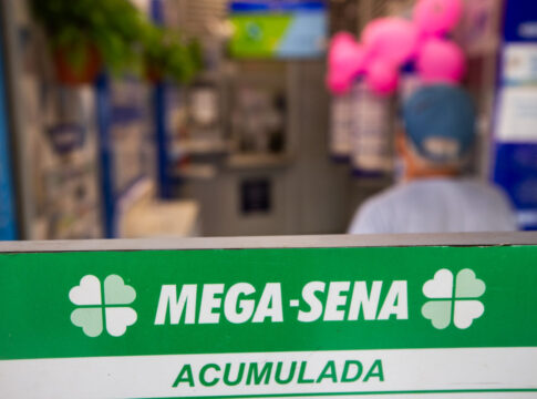 mega-sena-acumula-e-premio-vai-a-r$-130-milhoes.-confira-os-numeros