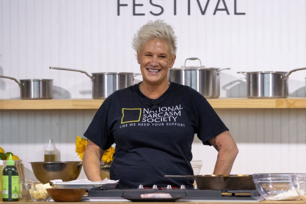 morre,-aos-55-anos,-a-chef-de-cozinha-e-apresentadora-anne-burrell