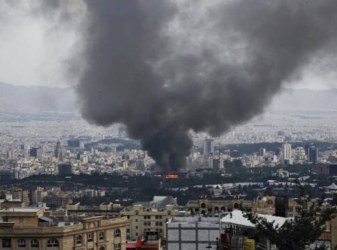 conflito-israel-x-ira-entra-pelo-6o-dia-com-ataques-incessantes