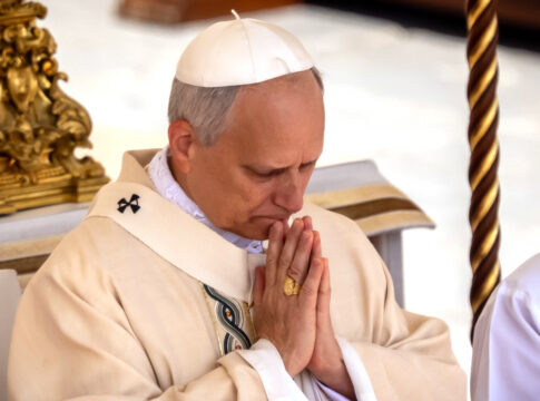 papa-leao-xiv-sobre-israel-e-ira:-“a-guerra-e-sempre-uma-derrota”