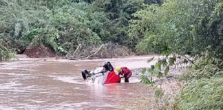 chuvas-no-rs:-duas-pessoas-morrem-ao-tentar-atravessar-area-alagada