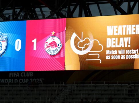 partida-entre-salzburg-x-pachuca-e-paralisada-por-aviso-de-raio.-veja