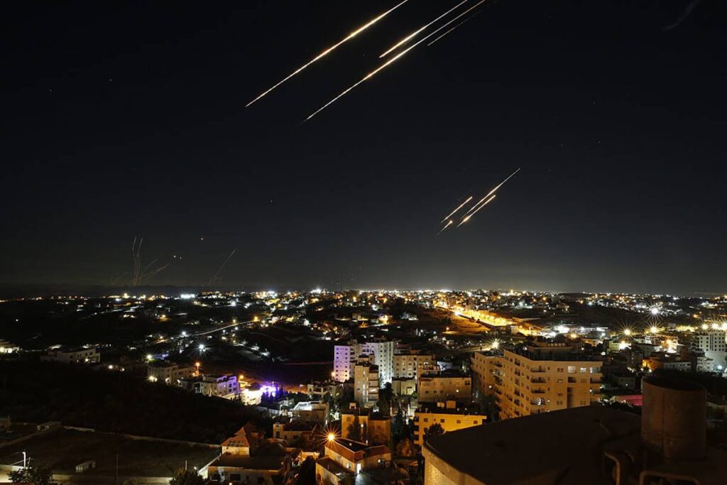 a-ameaca-do-ira-e-o-hospital-bombardeado-em-israel