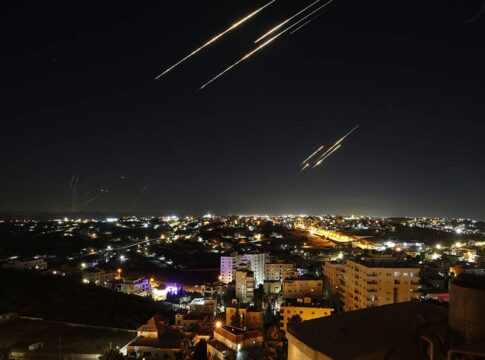 a-ameaca-do-ira-e-o-hospital-bombardeado-em-israel
