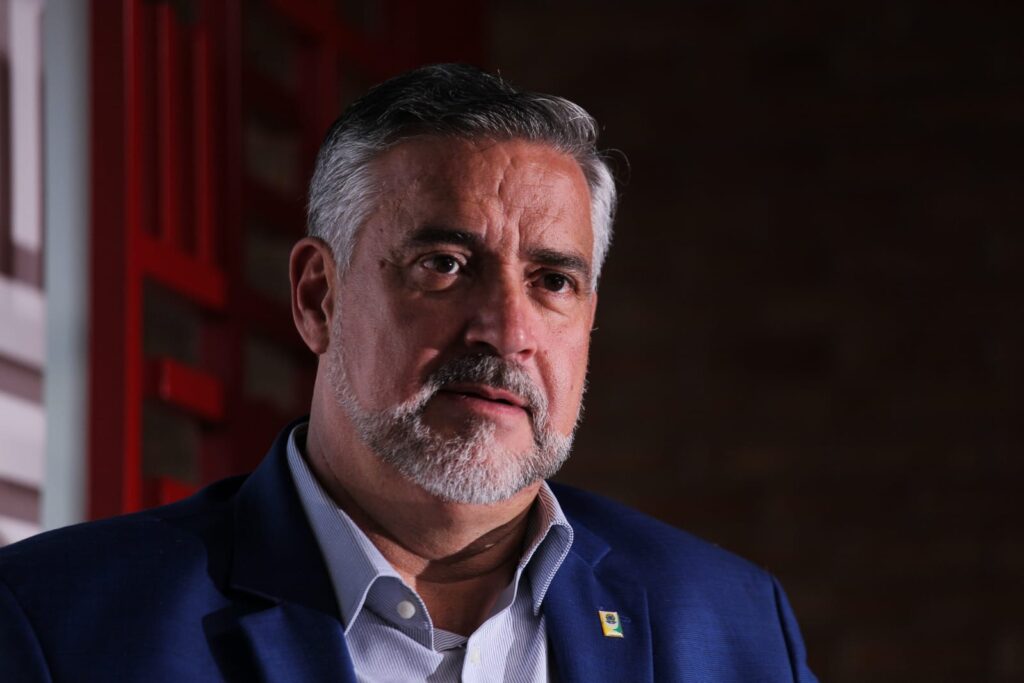 pt-escala-ex-ministro-da-secom-para-cpmi-do-inss