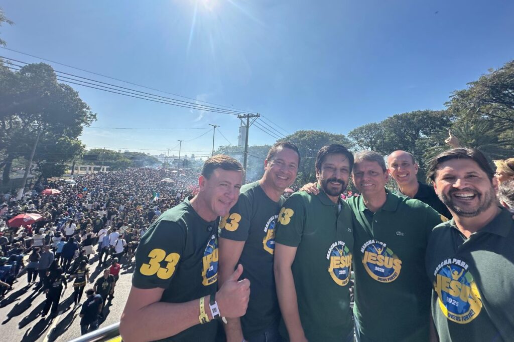 com-tarcisio-e-nunes-em-trio,-milhares-seguem-marcha-para-jesus-em-sp