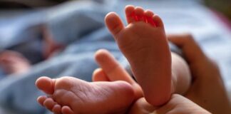 mae-e-presa-apos-ser-condenada-por-estuprar-e-matar-filha-de-3-anos