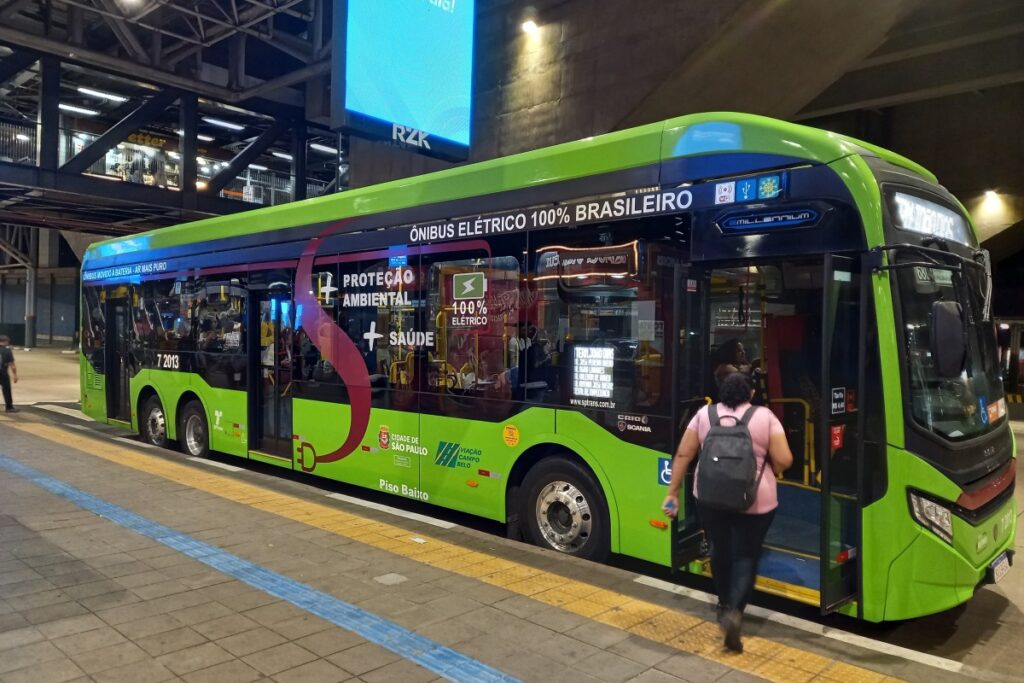 lei-que-afrouxa-meta-de-onibus-eletricos-em-sp-e-retrocesso,-diz-mpsp