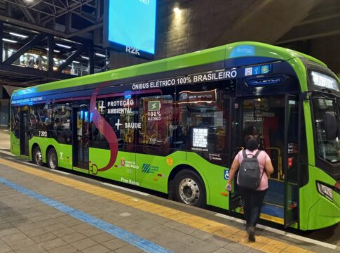 lei-que-afrouxa-meta-de-onibus-eletricos-em-sp-e-retrocesso,-diz-mpsp