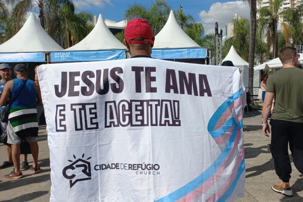 “jesus-e-para-todos”,-diz-pastora-em-feira-da-diversidade-lgbt-em-sp