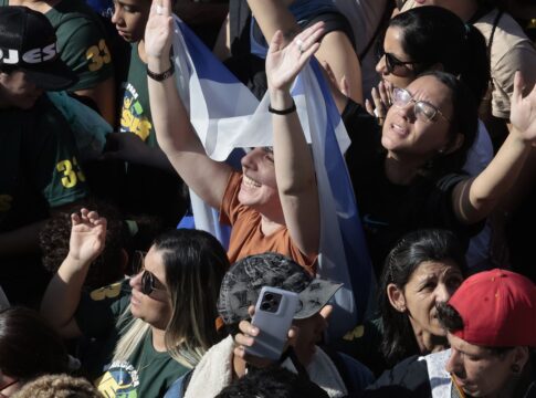 marcha-para-jesus-mantem-tom-politico-com-milhares-de-pessoas-em-sp