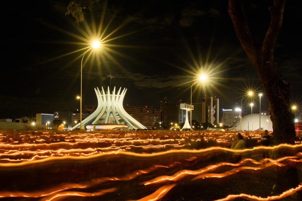 fieis-celebram-corpus-christi-com-missa-e-procissao-na-esplanada