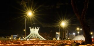 fieis-celebram-corpus-christi-com-missa-e-procissao-na-esplanada