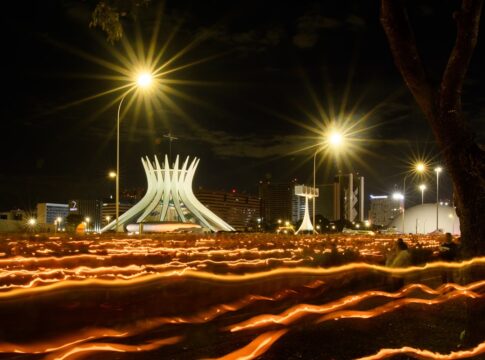 fieis-celebram-corpus-christi-com-missa-e-procissao-na-esplanada
