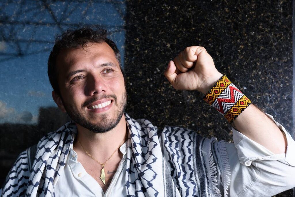deportado,-thiago-avila-anuncia-nova-missao-com-greta-na-faixa-de-gaza