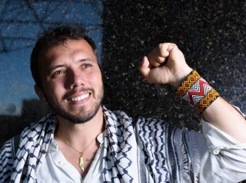 deportado,-thiago-avila-anuncia-nova-missao-com-greta-na-faixa-de-gaza