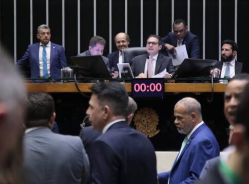 pressionado,-governo-acelera-empenho-de-emendas-e-prioriza-centrao