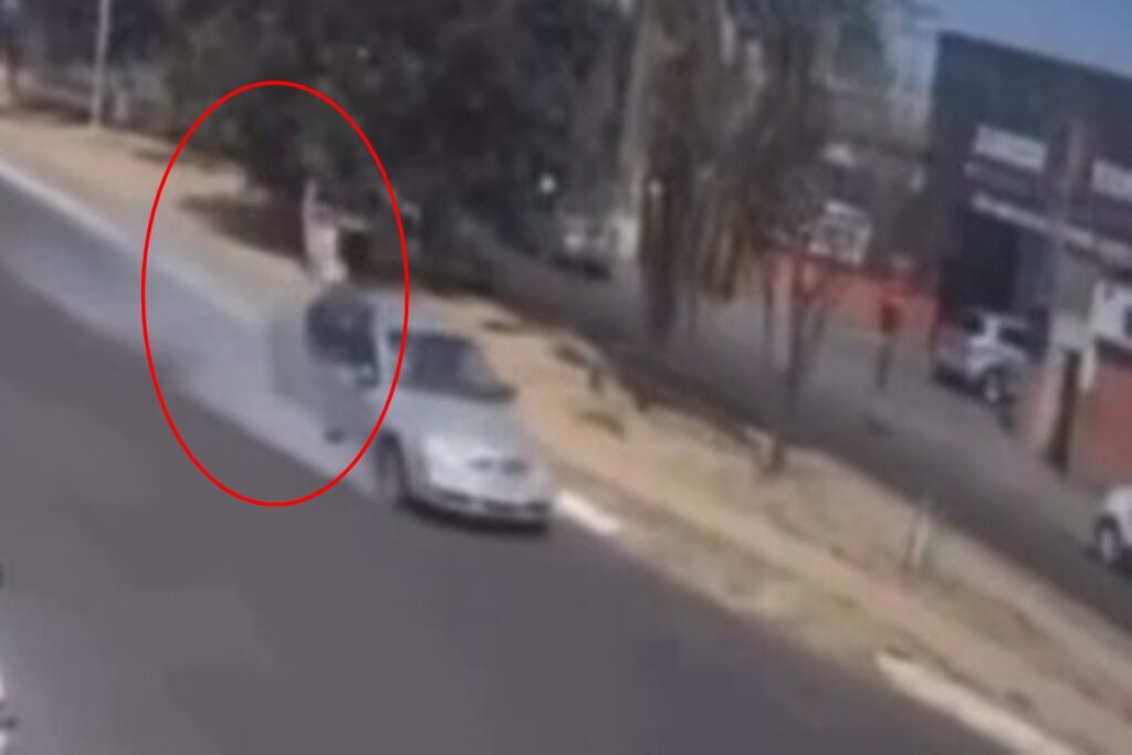 idosa-e-atropelada-e-arremessada-apos-tentar-atravessar-fora-da-faixa