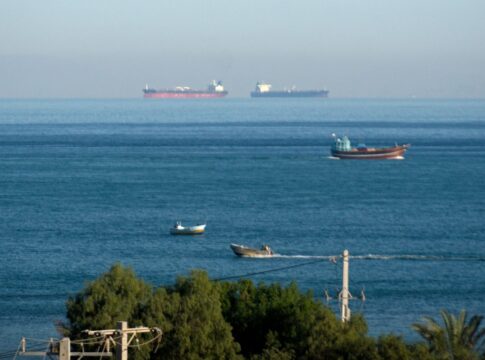 ira-ameaca-fechar-estreito-que-e-rota-estrategica-do-petroleo-global