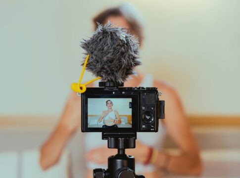 o-que-os-influenciadores-ensinam-sobre-os-novos-tempos-digitais?